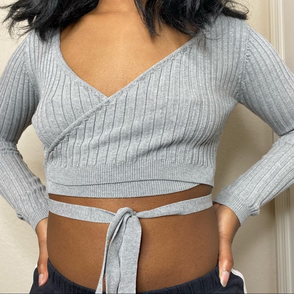 Brown Crop Top ✨ / Gray Crop Top ✨ - Picture 6 of 9